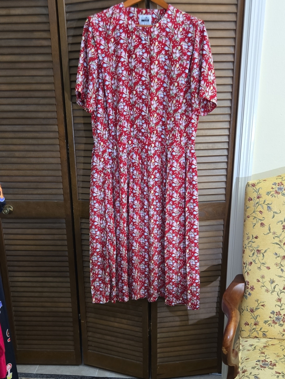 Leslie Fay Red Floral Short-Sleeve Midi Dress with White Print Like New